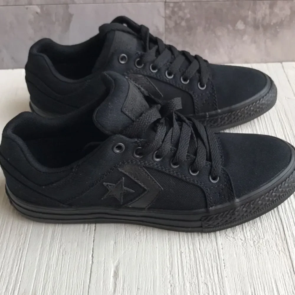 Converse All Star Kids Black Sneakers Unisex Size 2 US